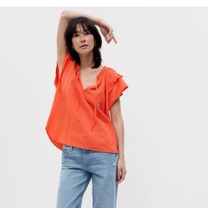 The Gap Crinkle Gauze Flutter Sleeve Top in Medium Tall.  Orange Coral.  NWT.